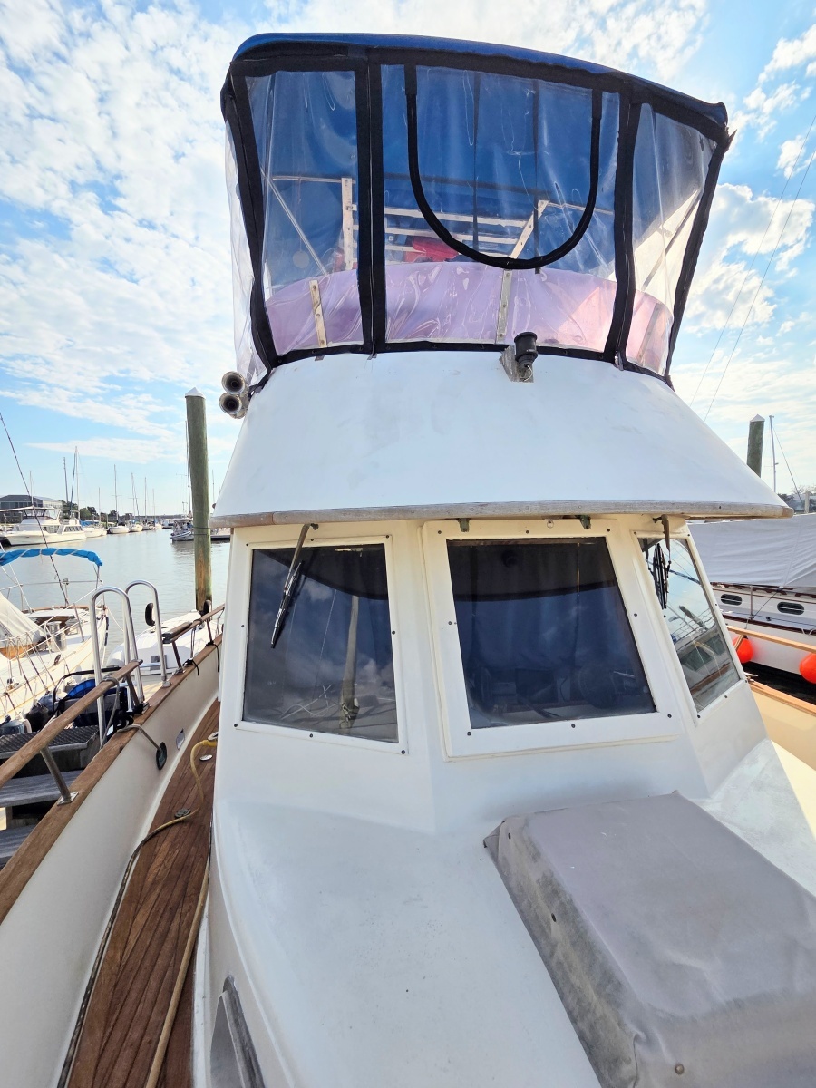 1982 C & L Sea Ranger Sundeck 39