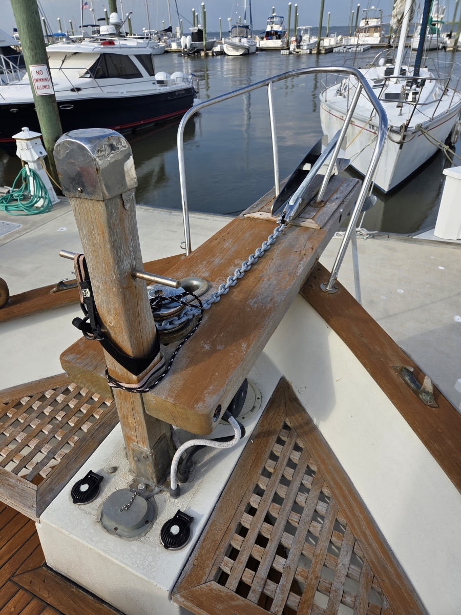 1982 C & L Sea Ranger Sundeck 39