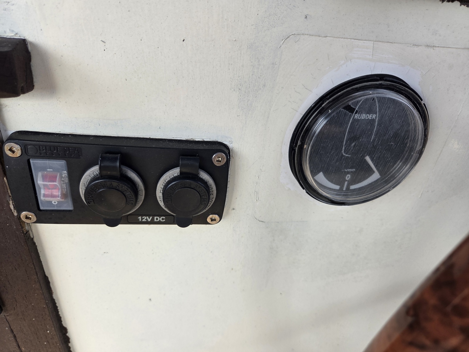 1982 C & L Sea Ranger Sundeck 39