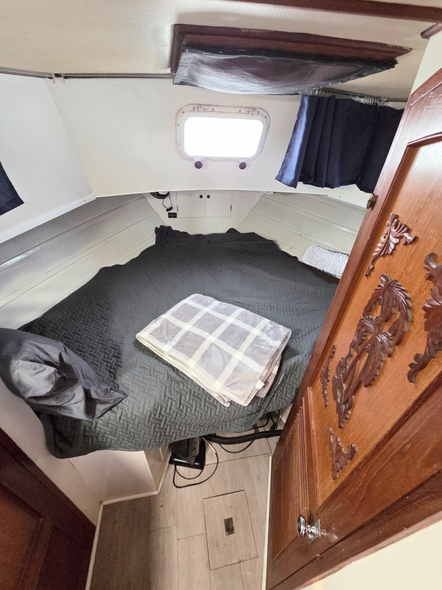 1982 C & L Sea Ranger Sundeck 39