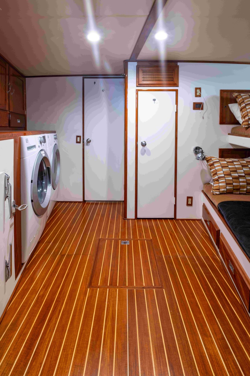 1972 Offshore Yachts 