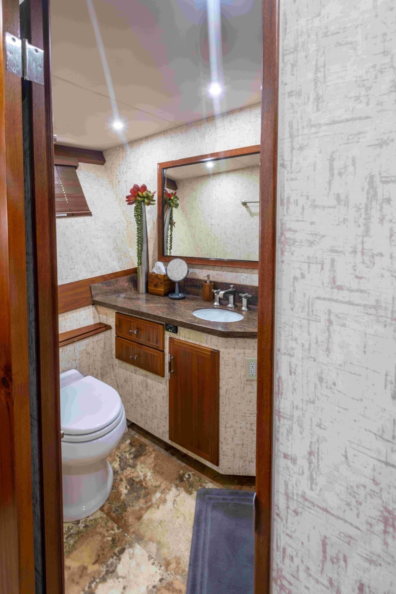 Sapphire Sea II 87ft Offshore Yachts Yacht For Sale