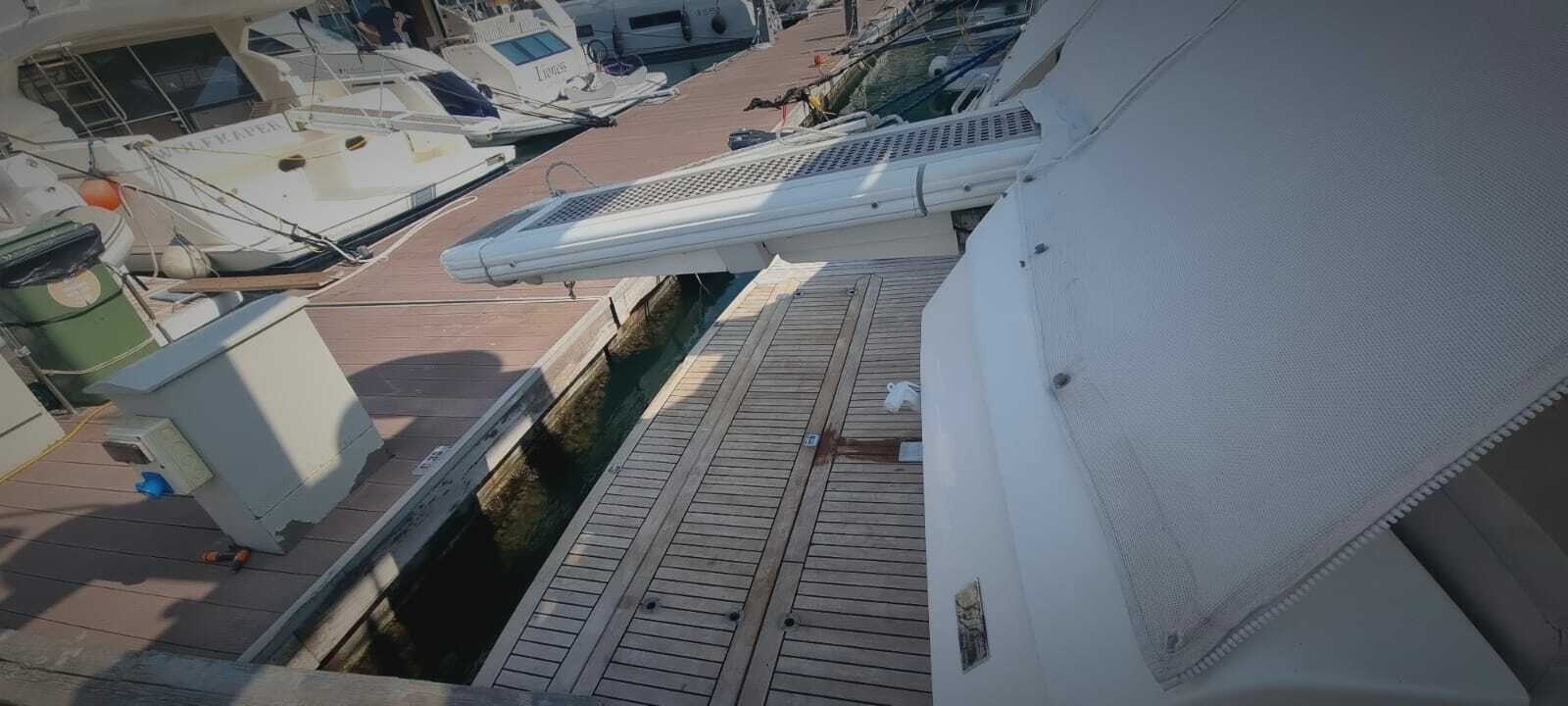 2001 Ferretti Yachts 