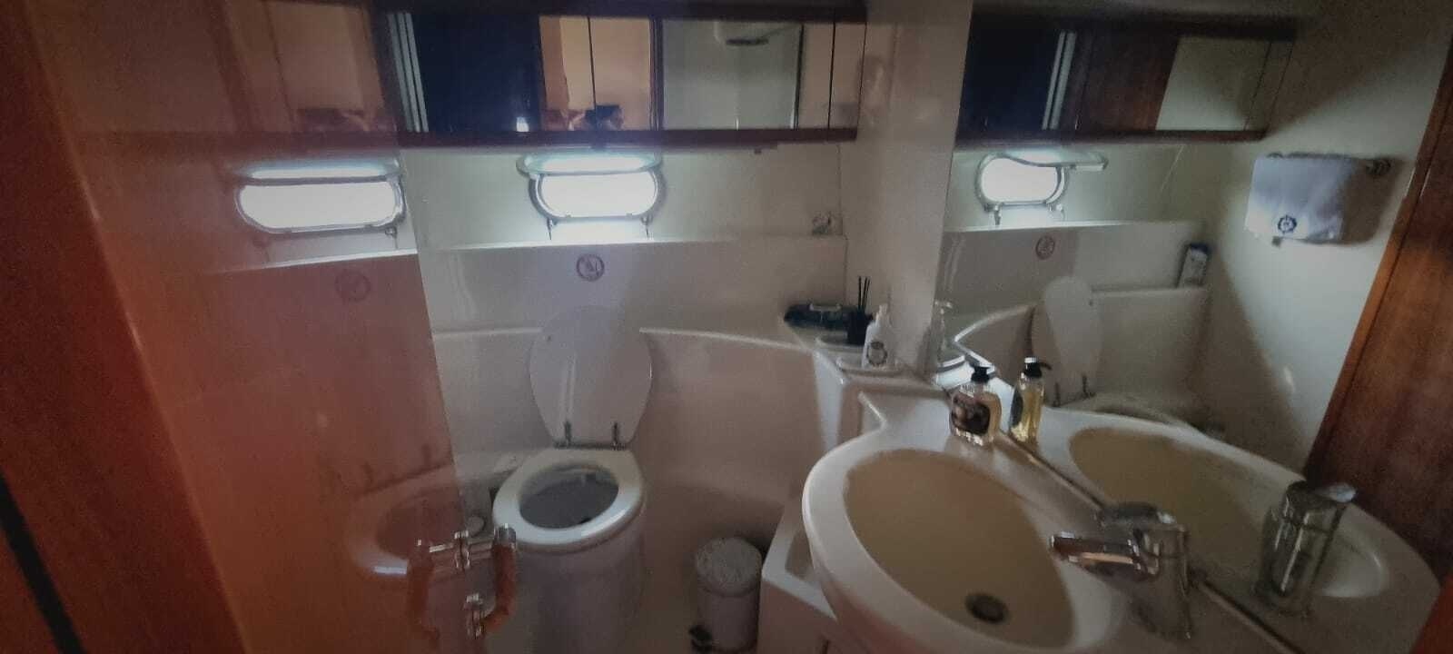 2001 Ferretti Yachts 