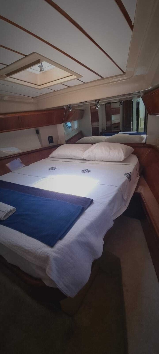2001 Ferretti Yachts 