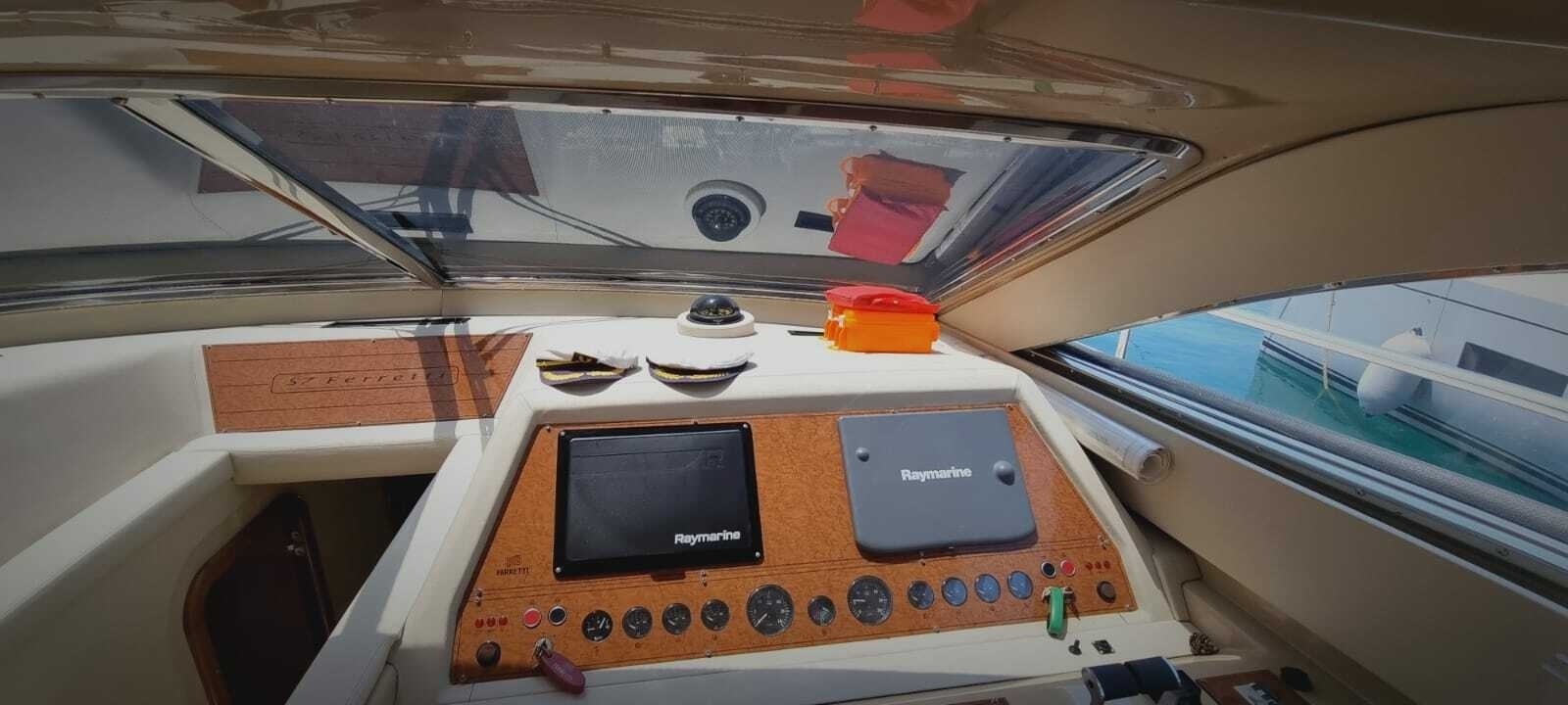 2001 Ferretti Yachts 