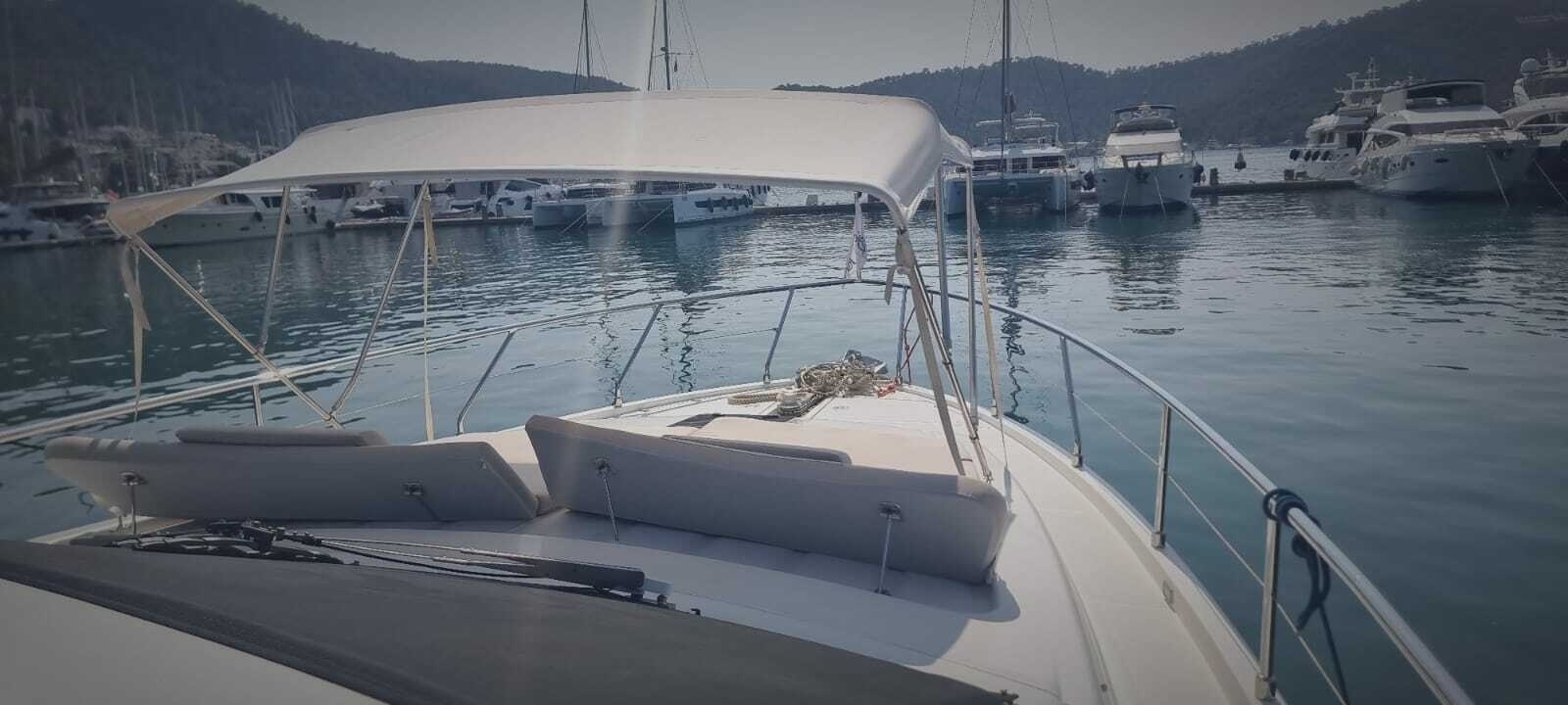 2001 Ferretti Yachts 