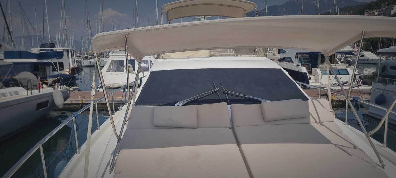 2001 Ferretti Yachts 