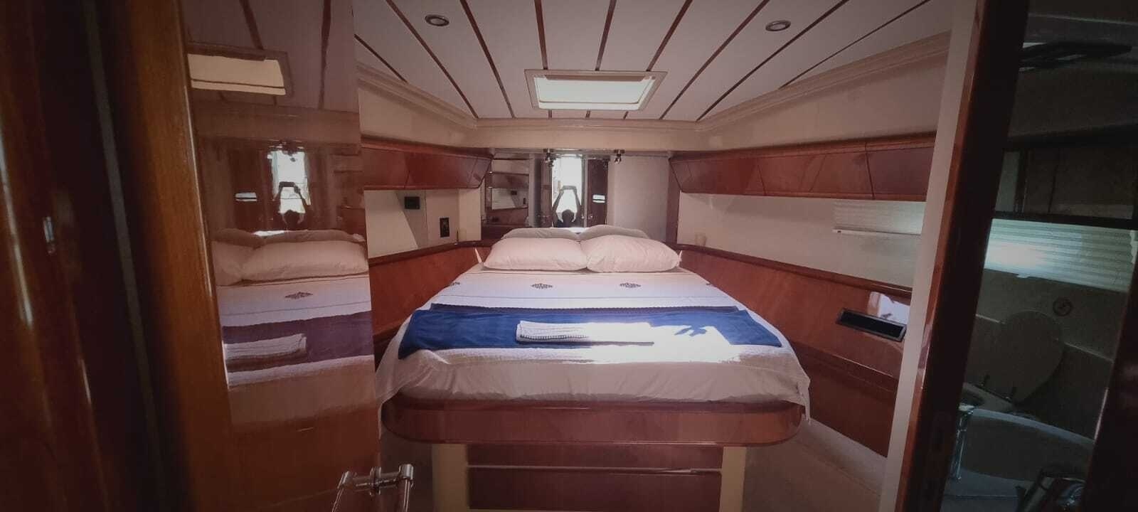2001 Ferretti Yachts 