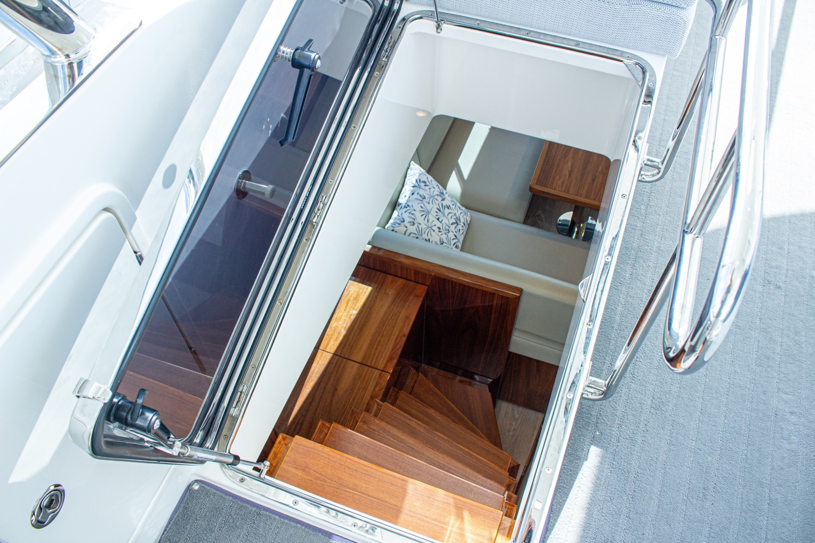 2025 Riviera 46 Sports Motor Yacht