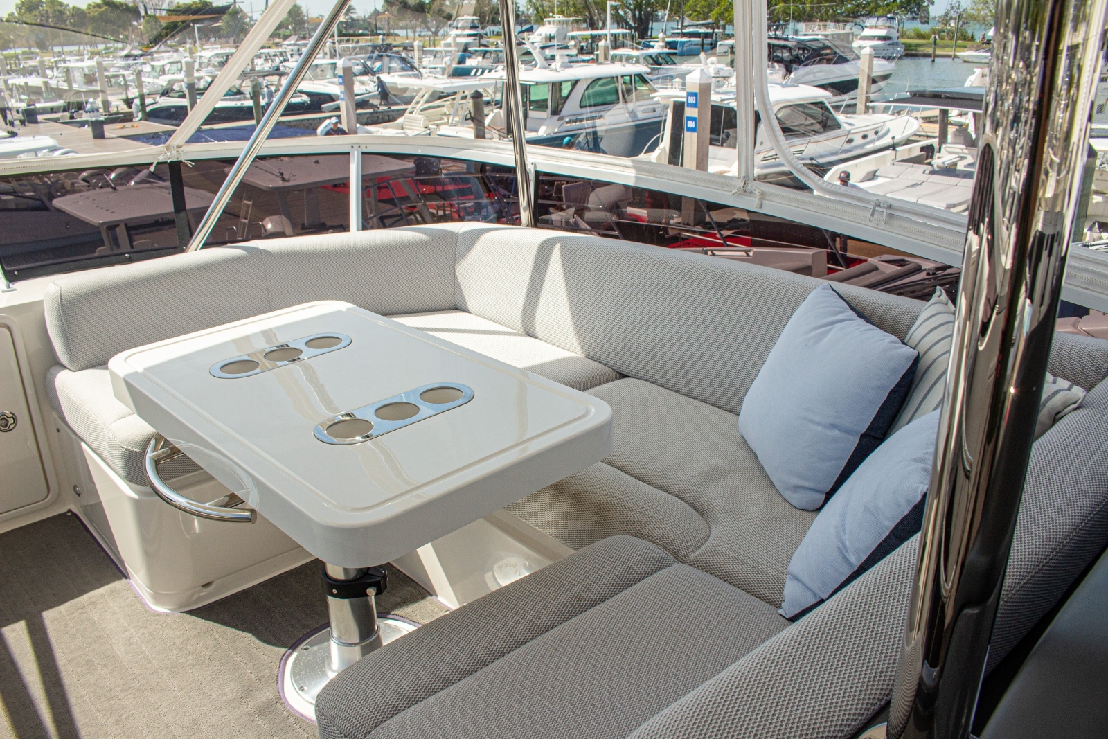 2025 Riviera 46 Sports Motor Yacht