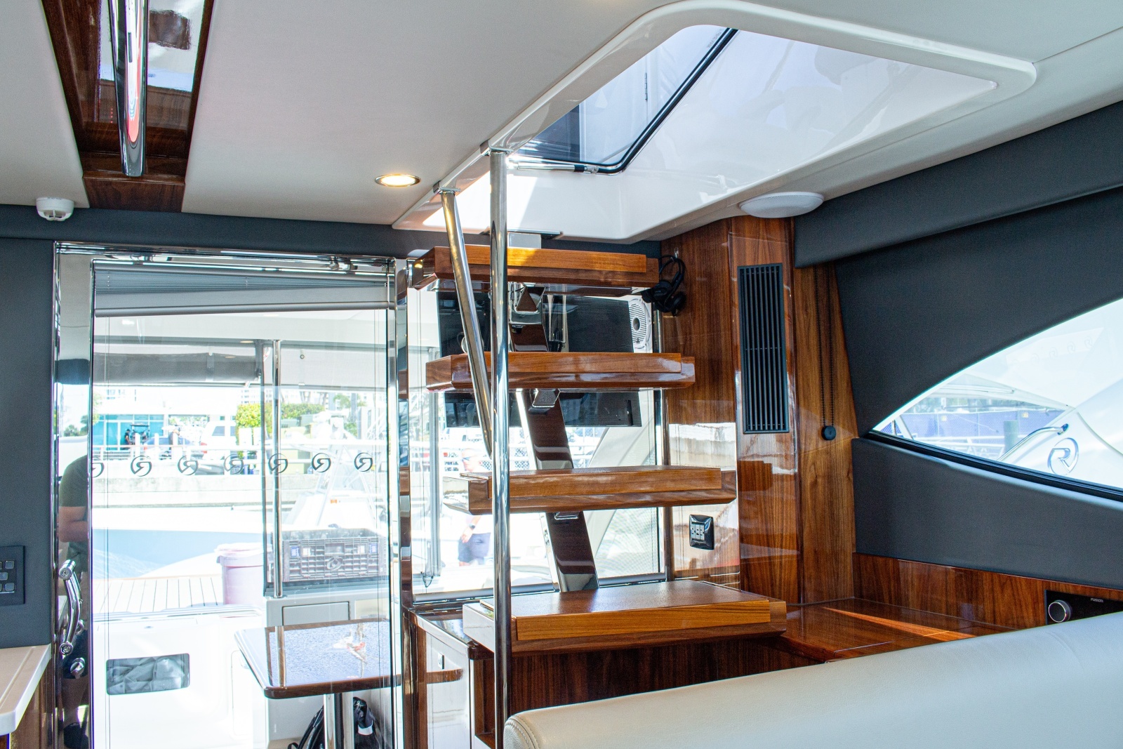 2025 Riviera 46 Sports Motor Yacht