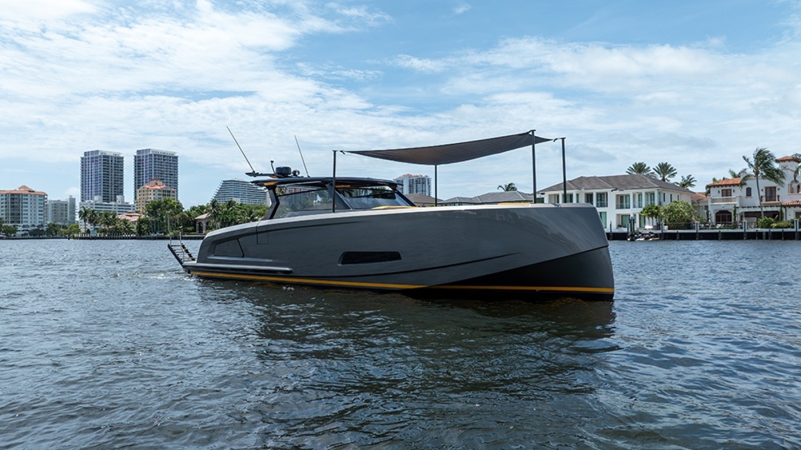 Stbd bow profile