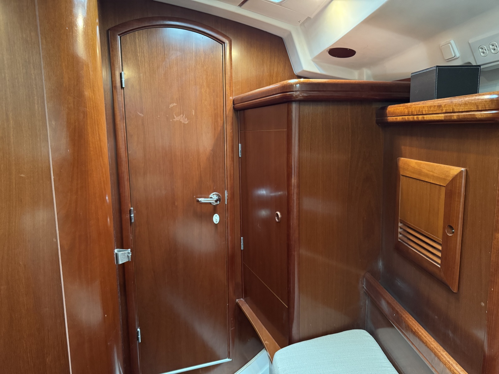 2004 Beneteau 423