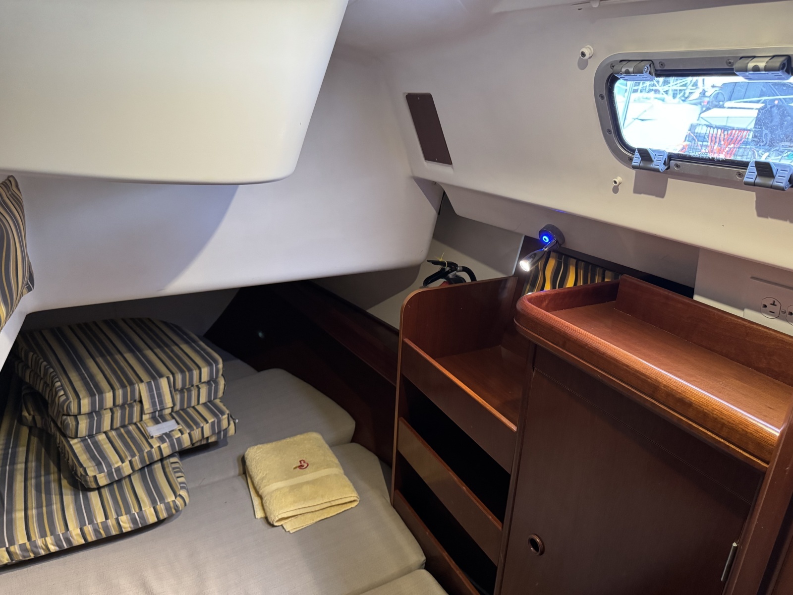2004 Beneteau 423