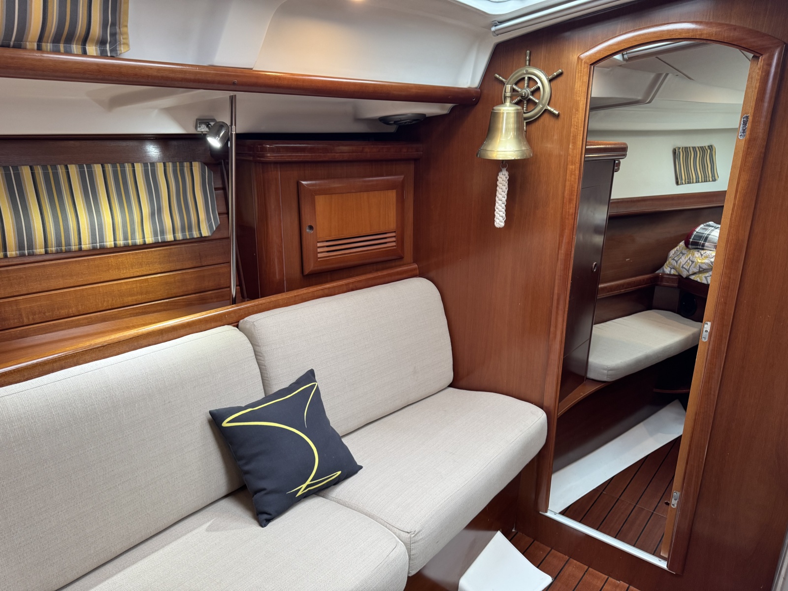 2004 Beneteau 423