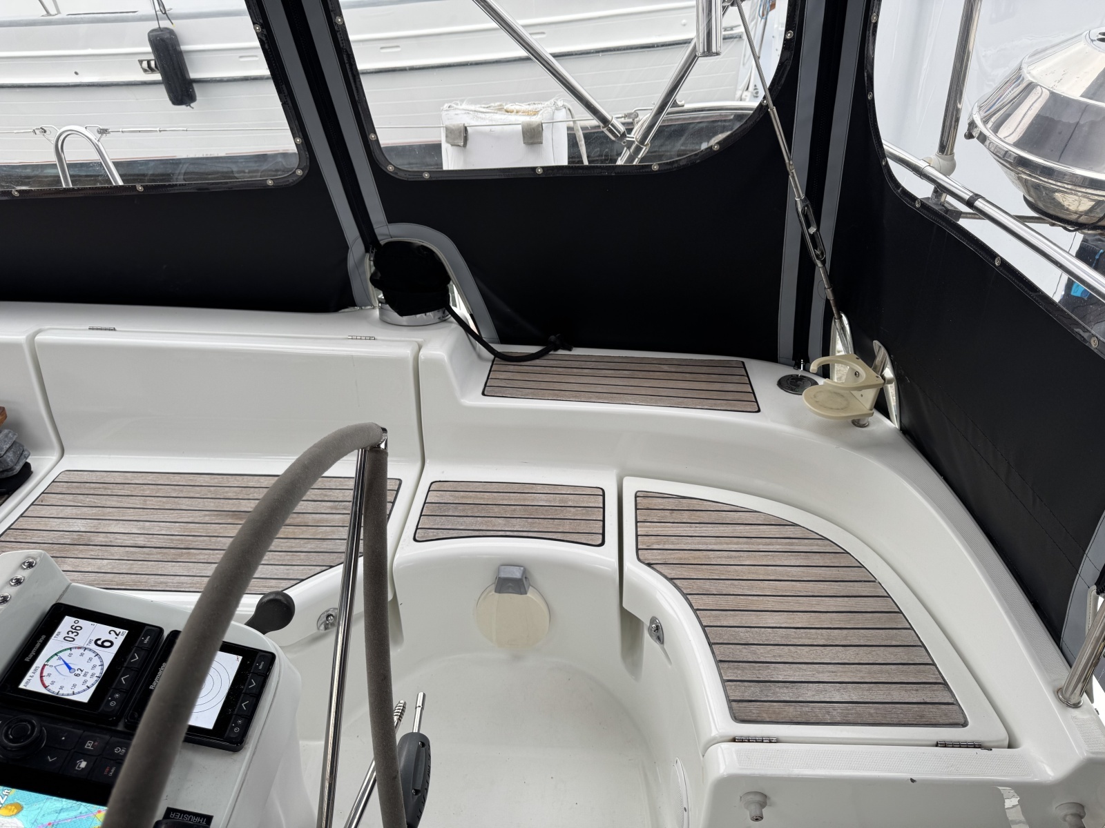 2004 Beneteau 423