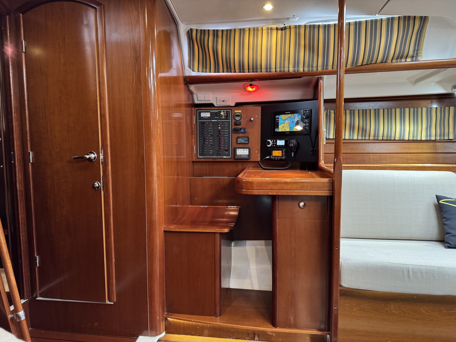 2004 Beneteau 423