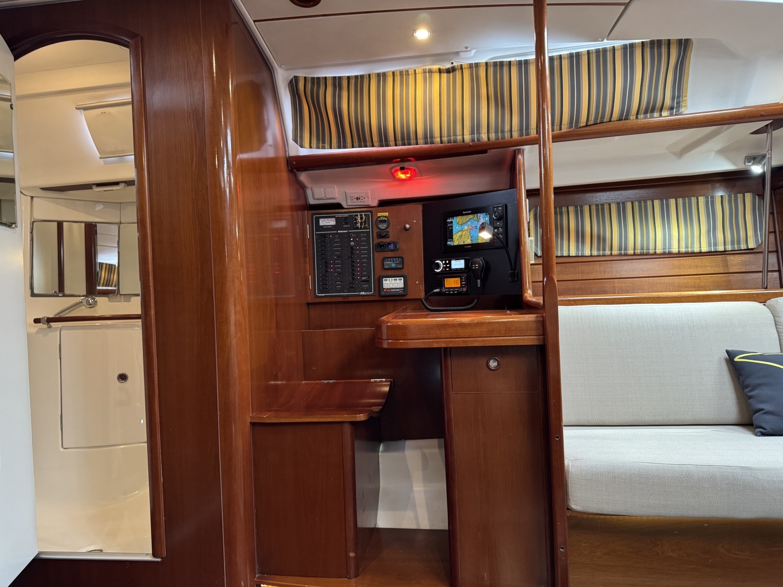 2004 Beneteau 423