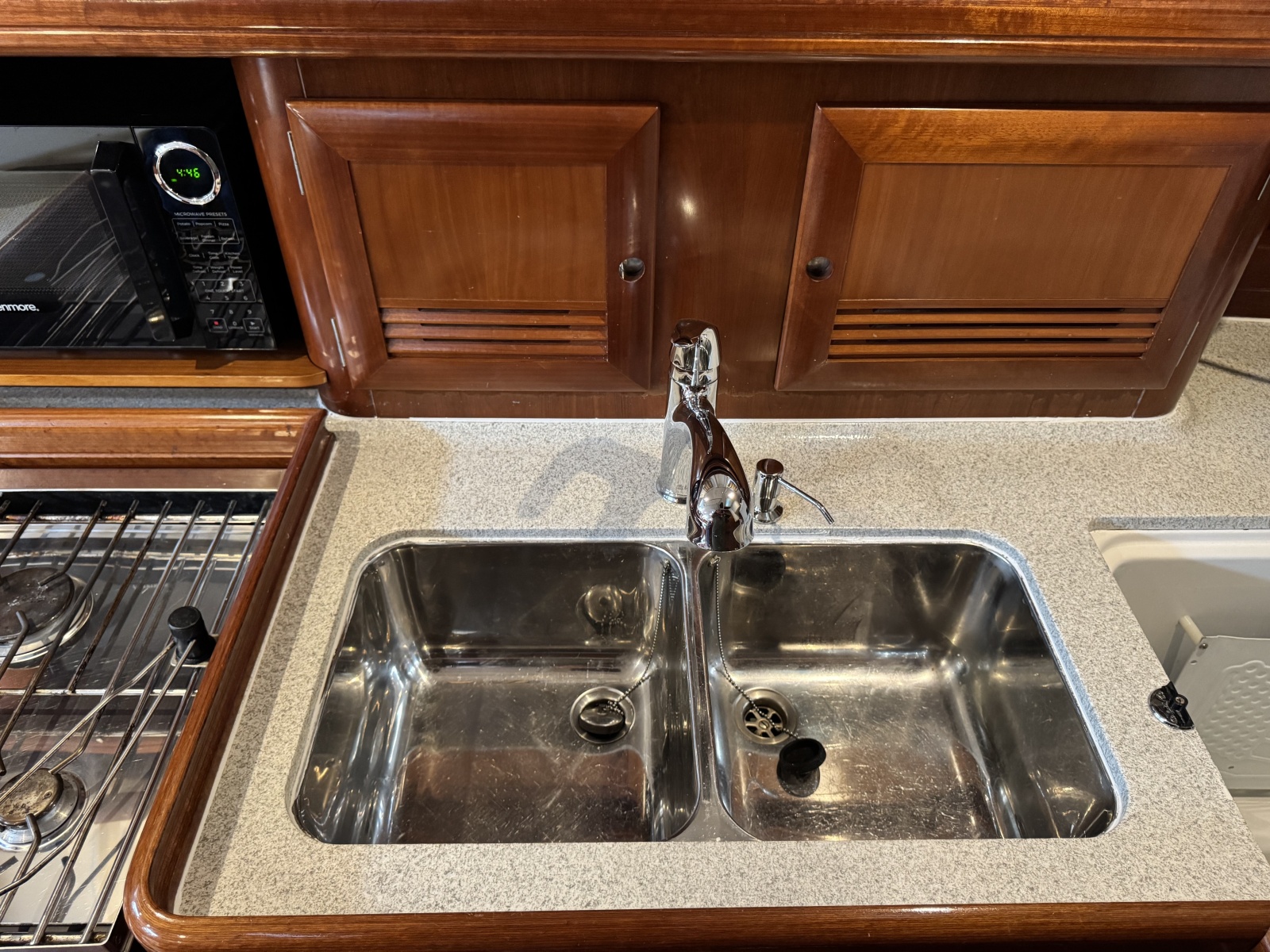 2004 Beneteau 423