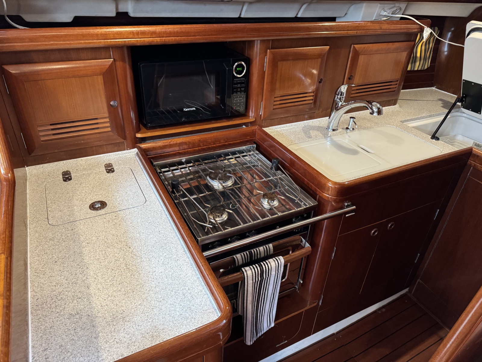 2004 Beneteau 423