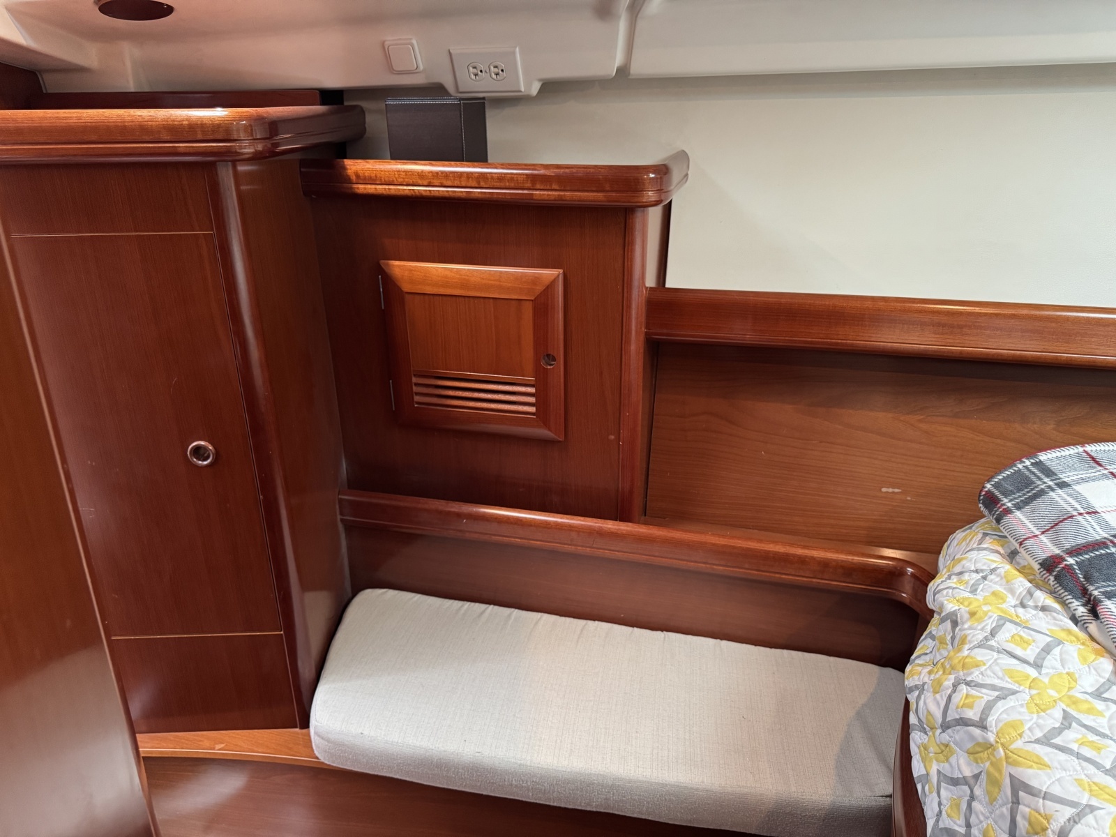 2004 Beneteau 423