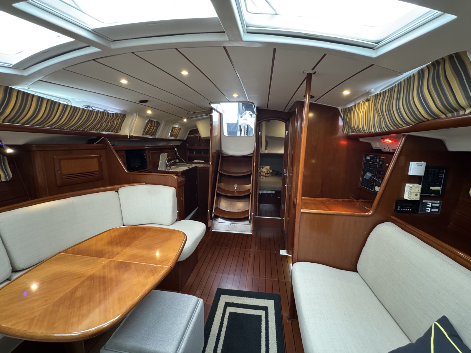 2004 Beneteau 423
