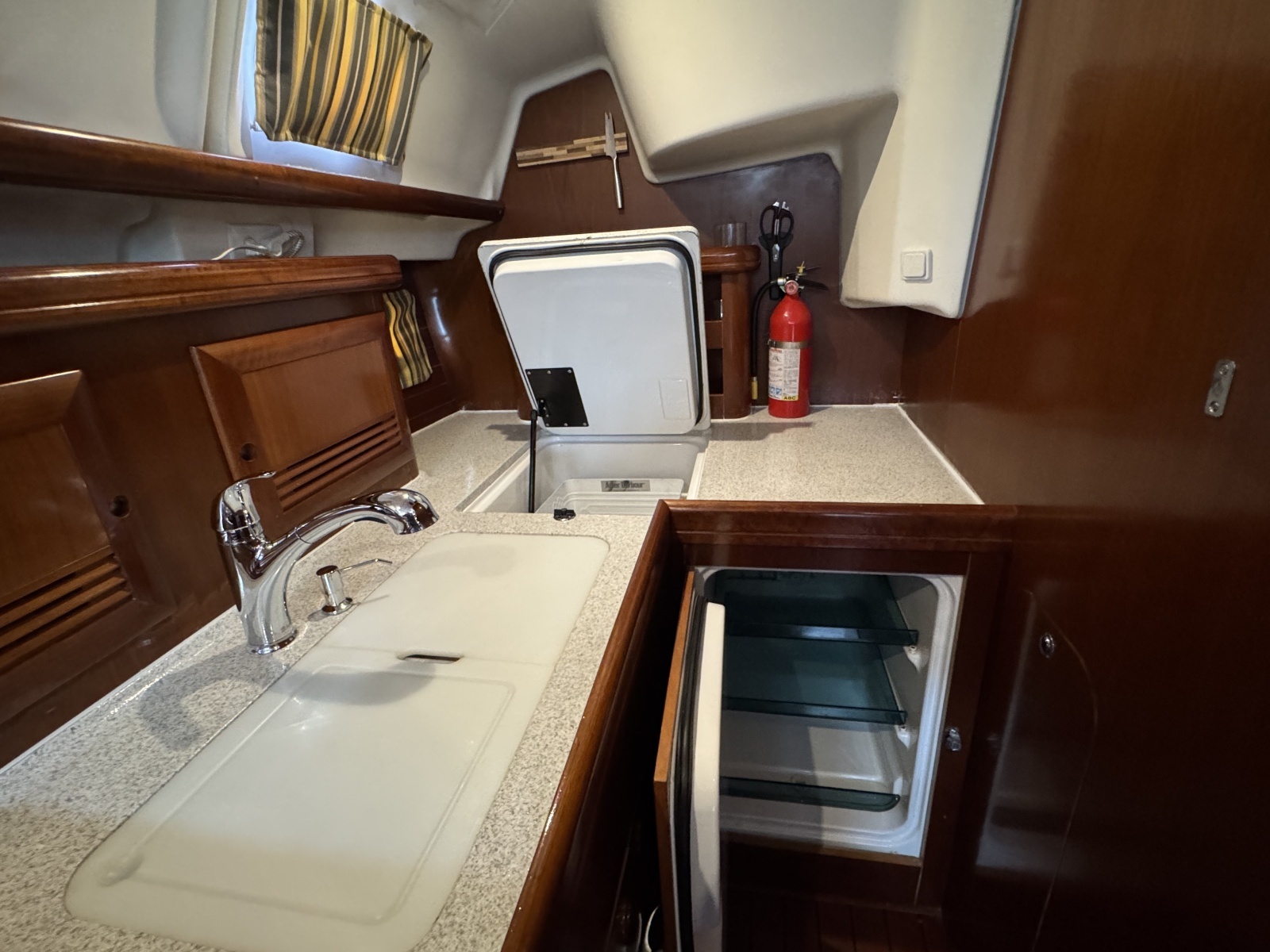 2004 Beneteau 423