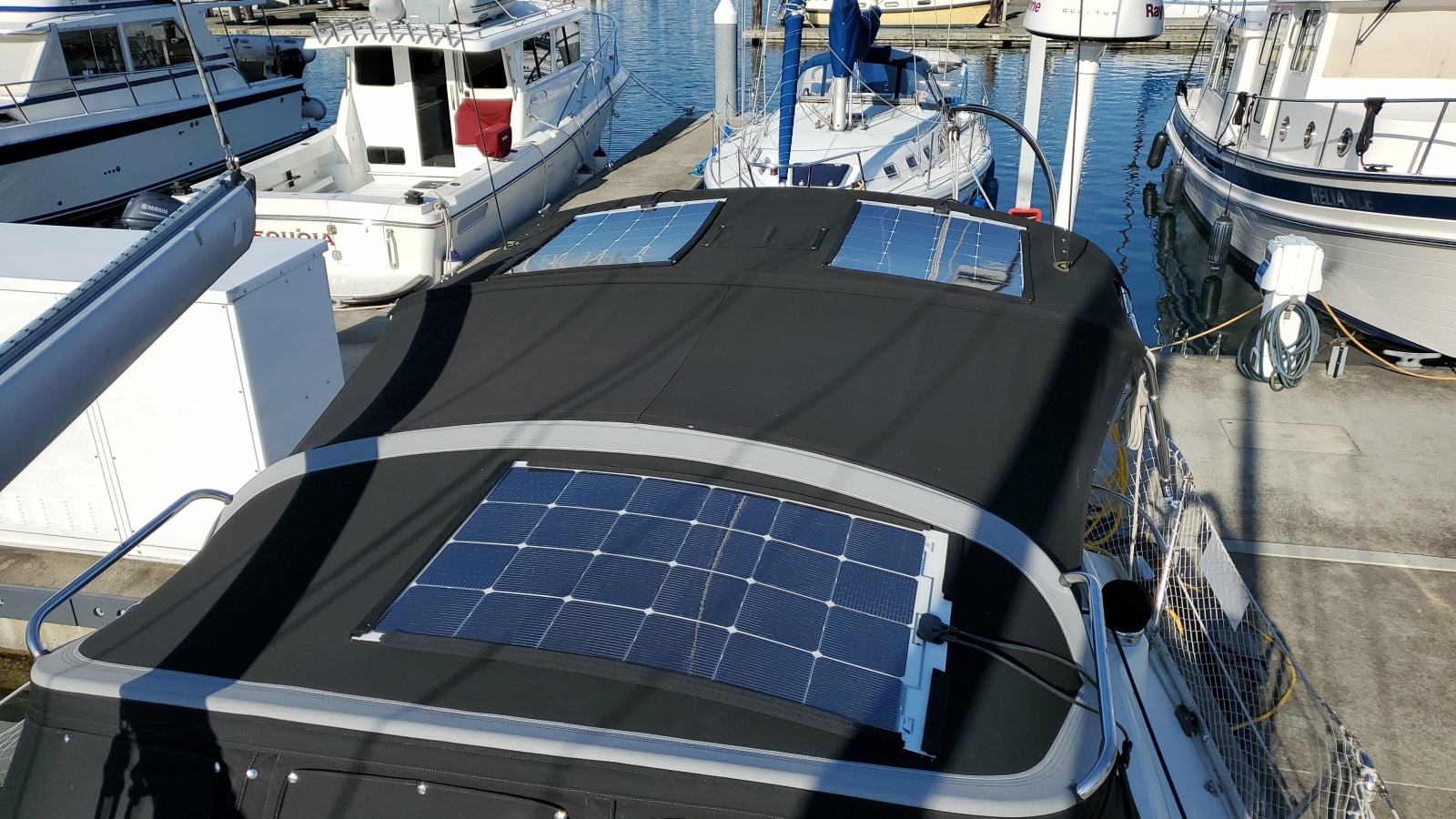 42' 2004 Beneteau 423