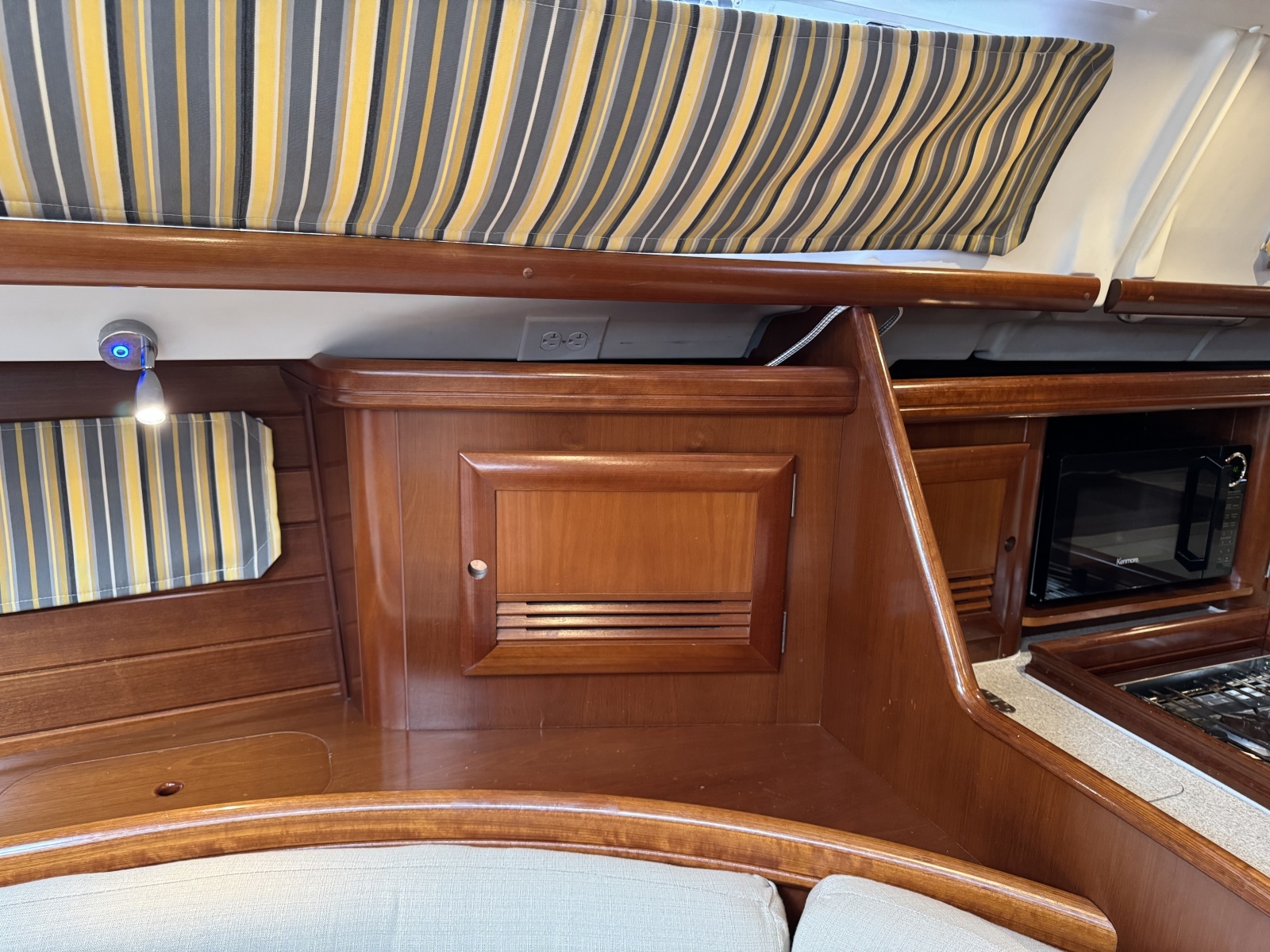 2004 Beneteau 423