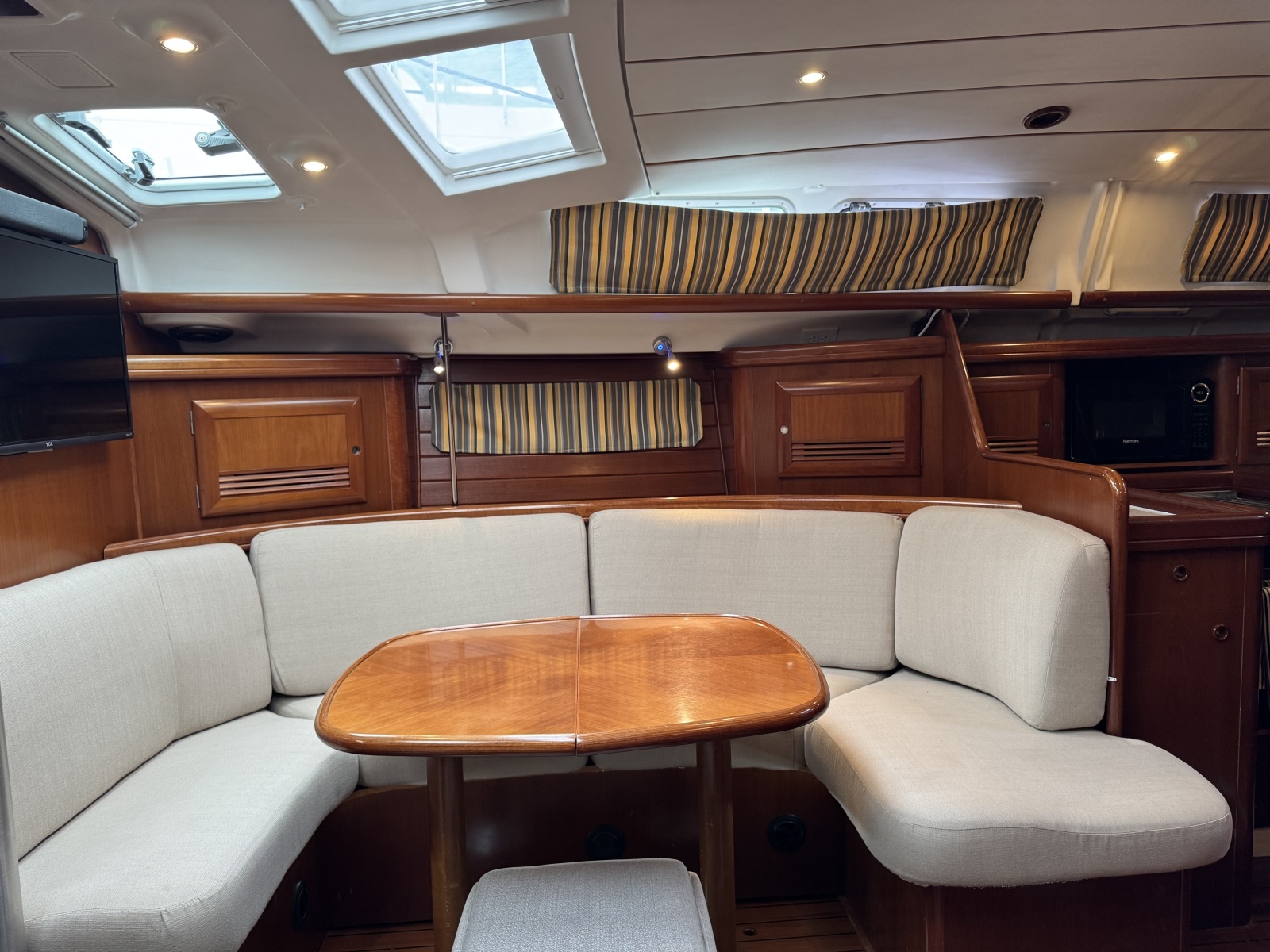2004 Beneteau 423