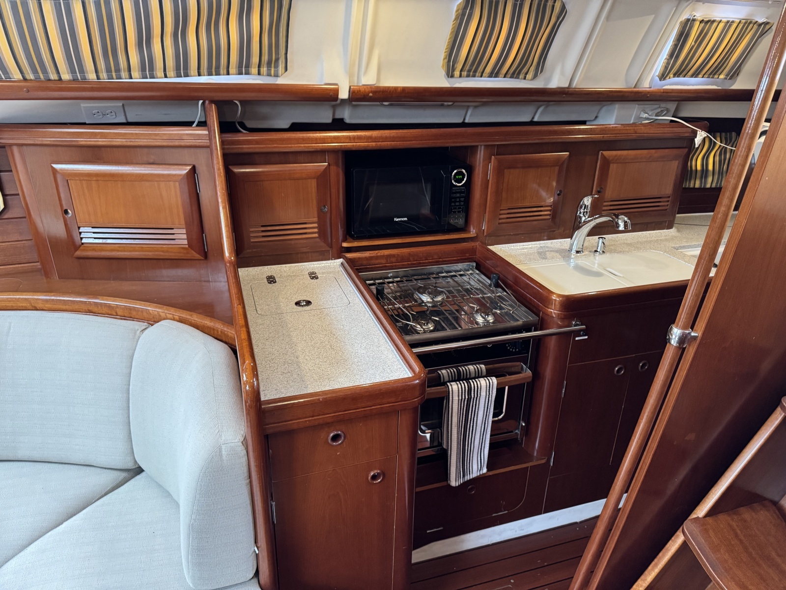 2004 Beneteau 423