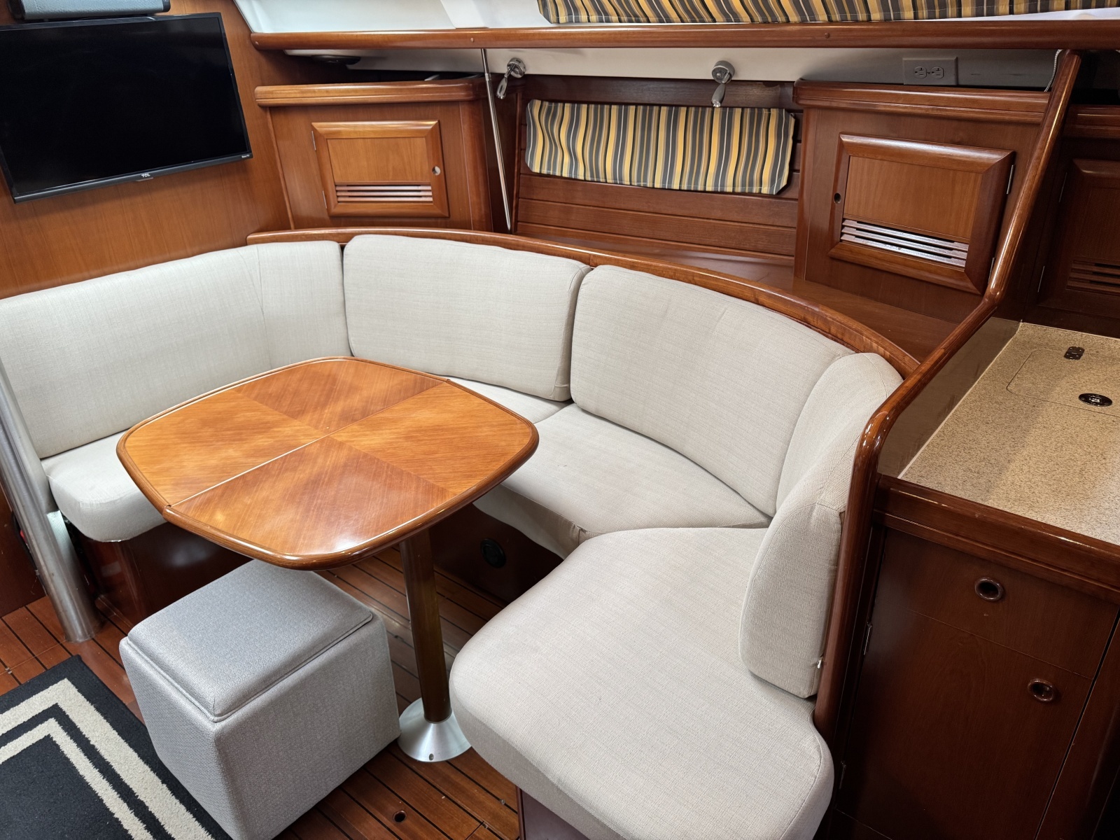 2004 Beneteau 423