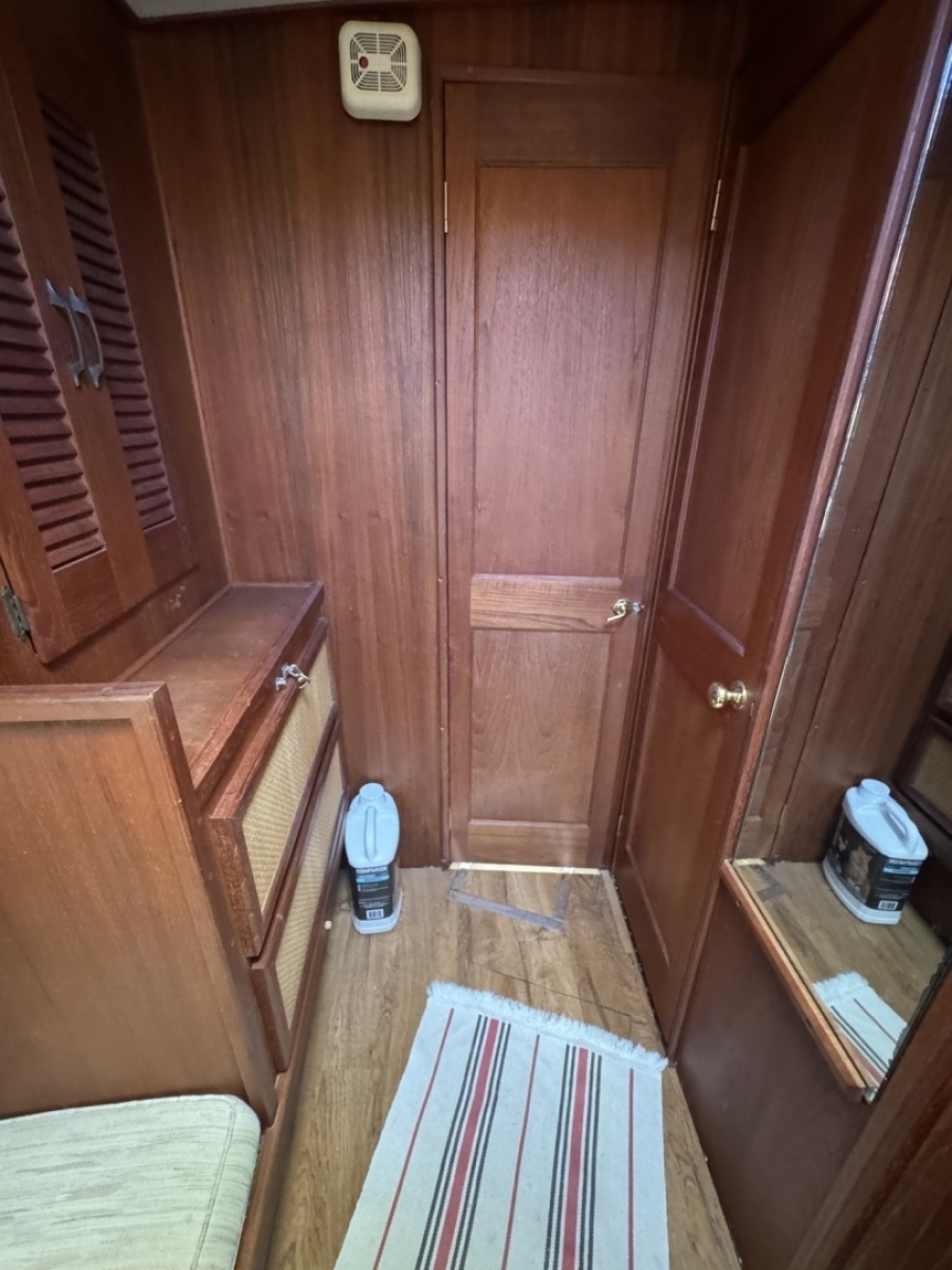 1984 Viking Aft Cabin Motor yacht