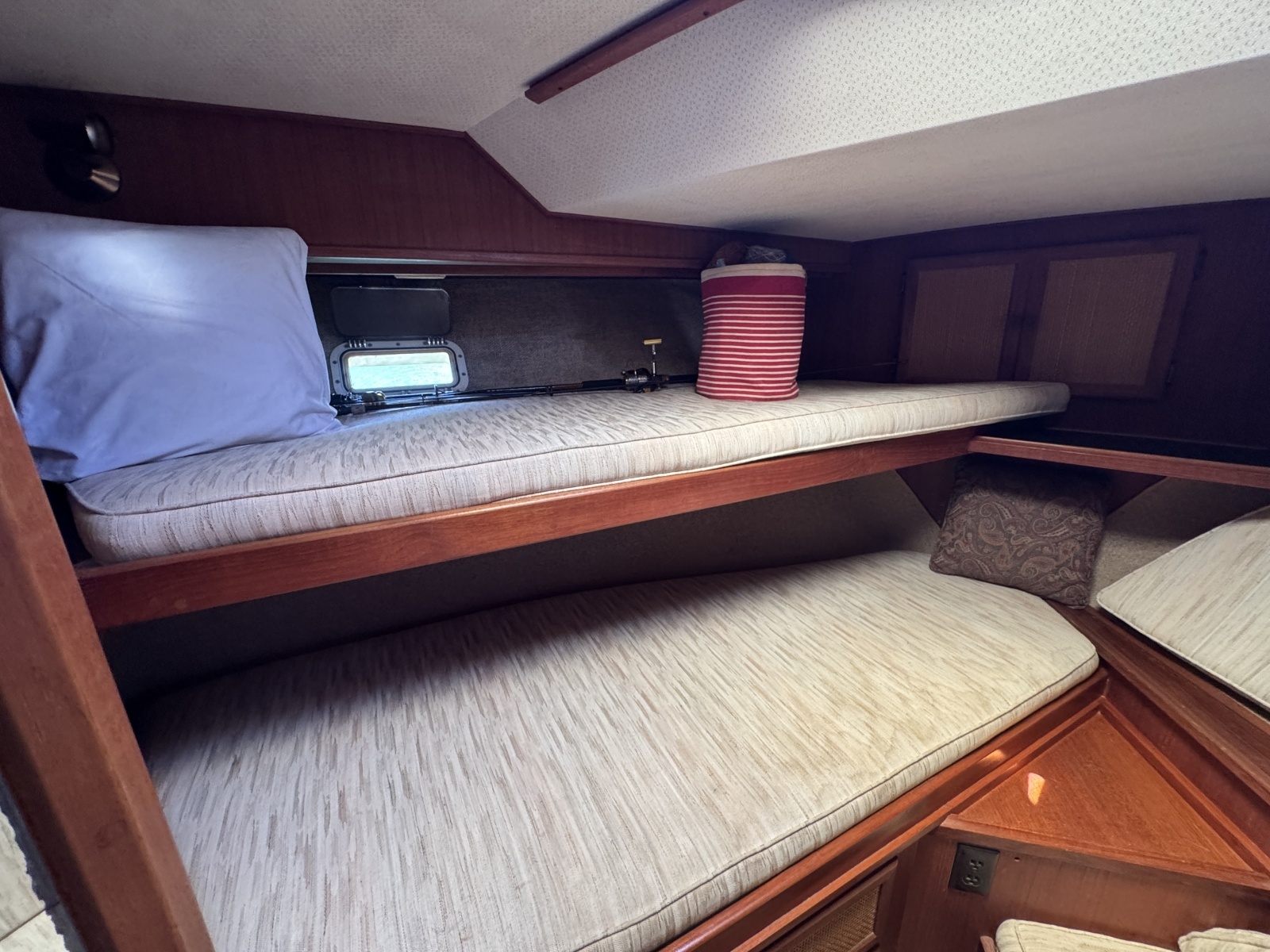 1984 Viking Aft Cabin Motor yacht
