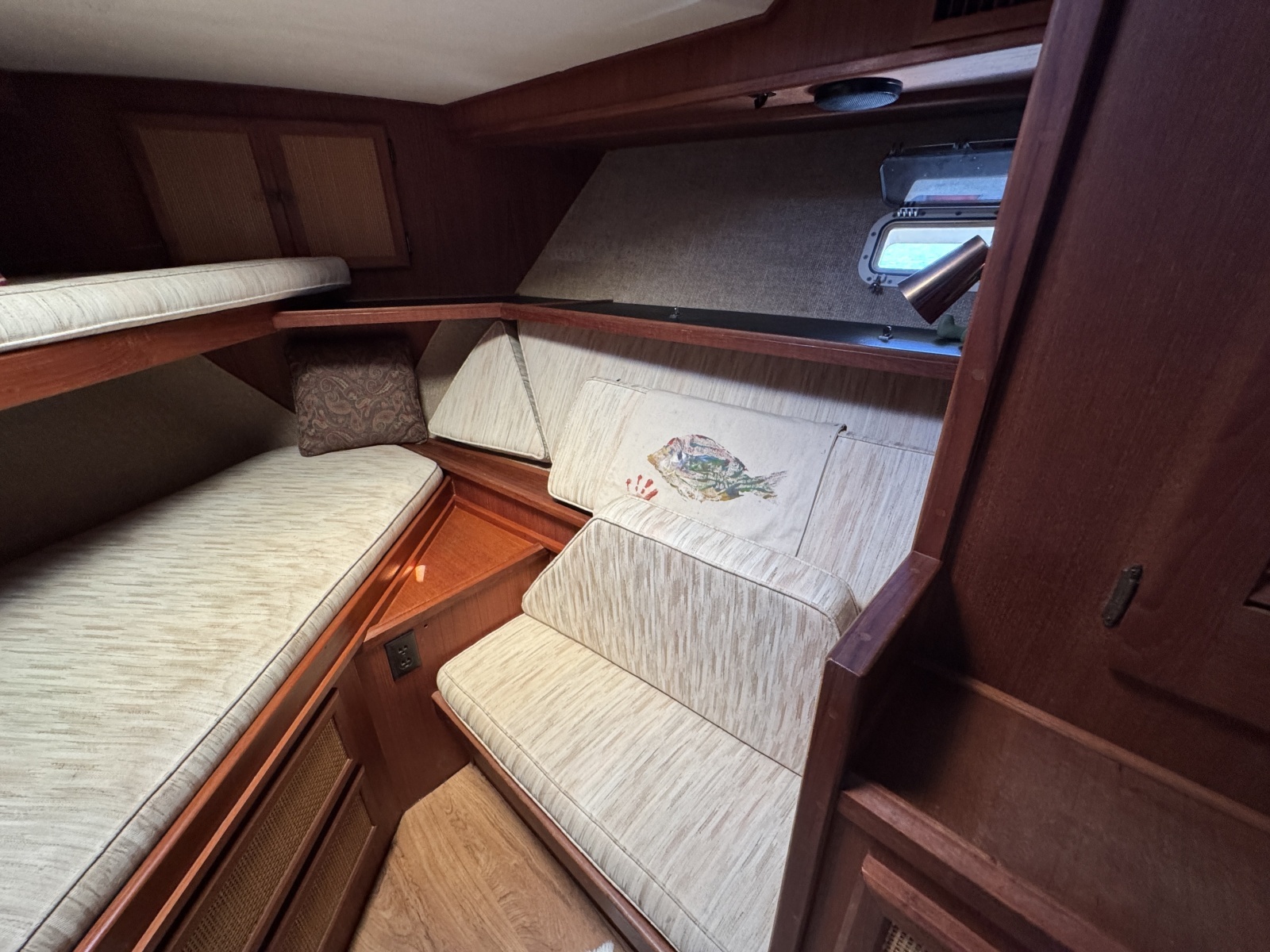 Large V Berth