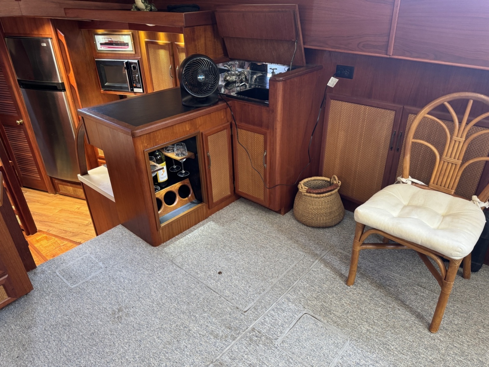 1984 Viking Aft Cabin Motor yacht