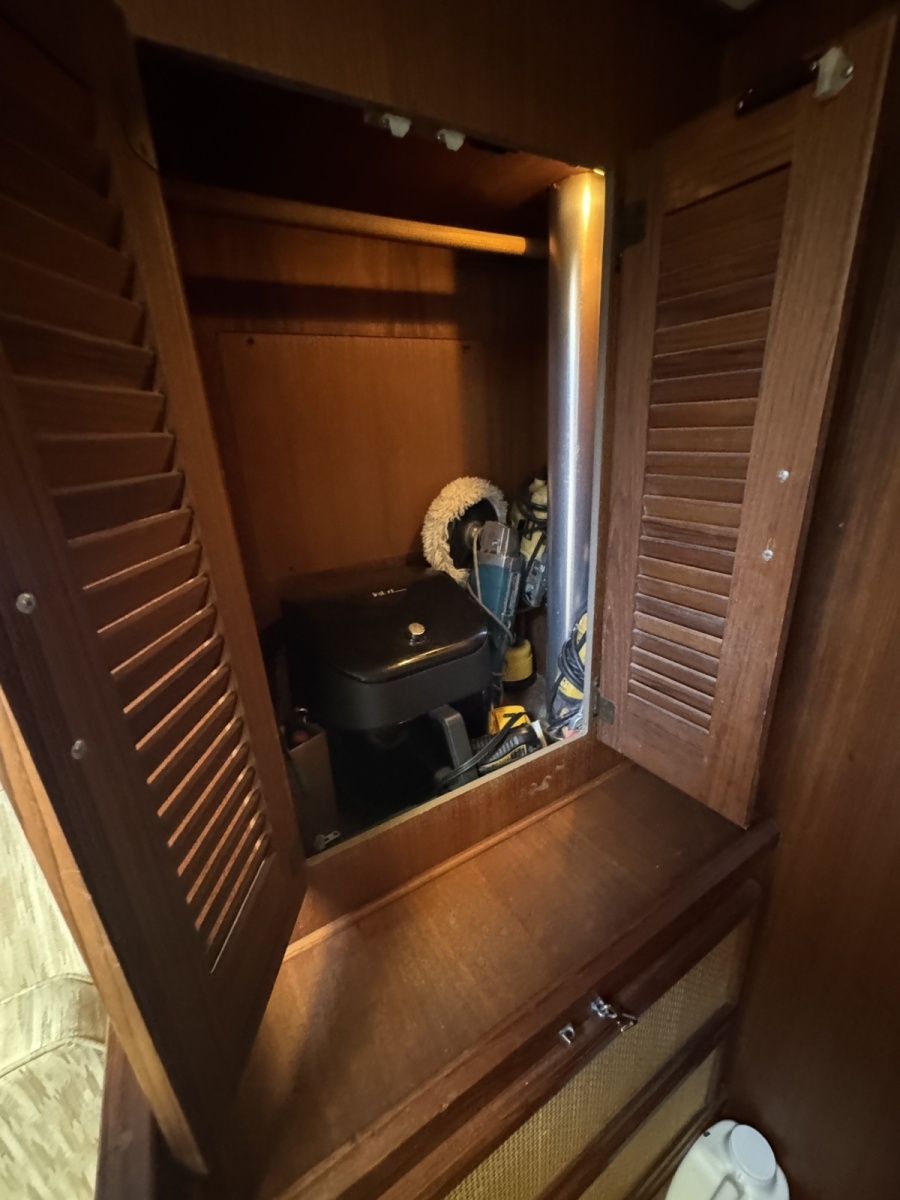 1984 Viking Aft Cabin Motor yacht