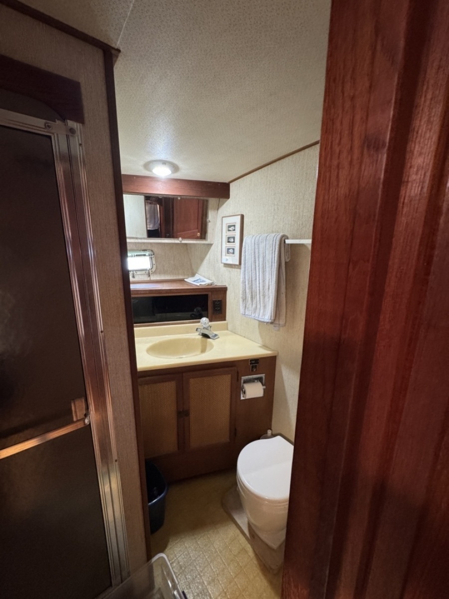 1984 Viking Aft Cabin Motor yacht