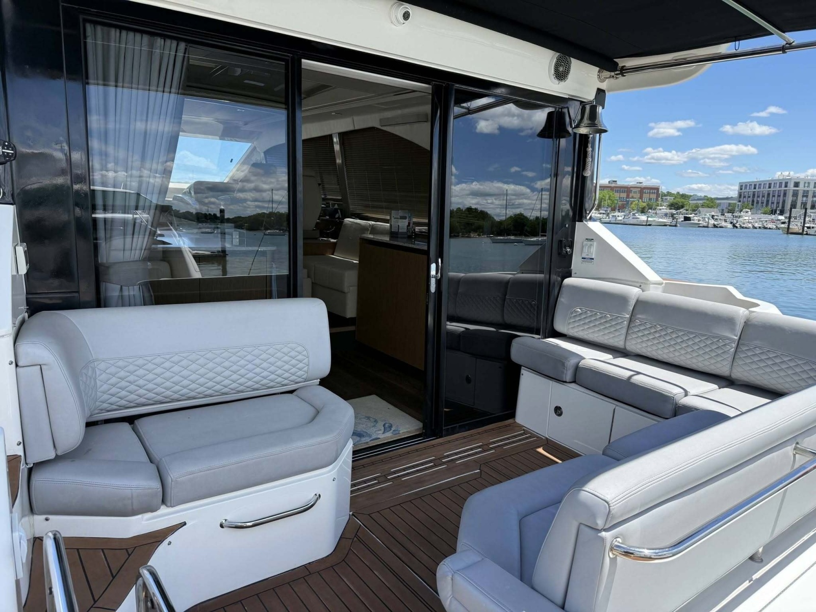 40' 2018 Sea Ray 