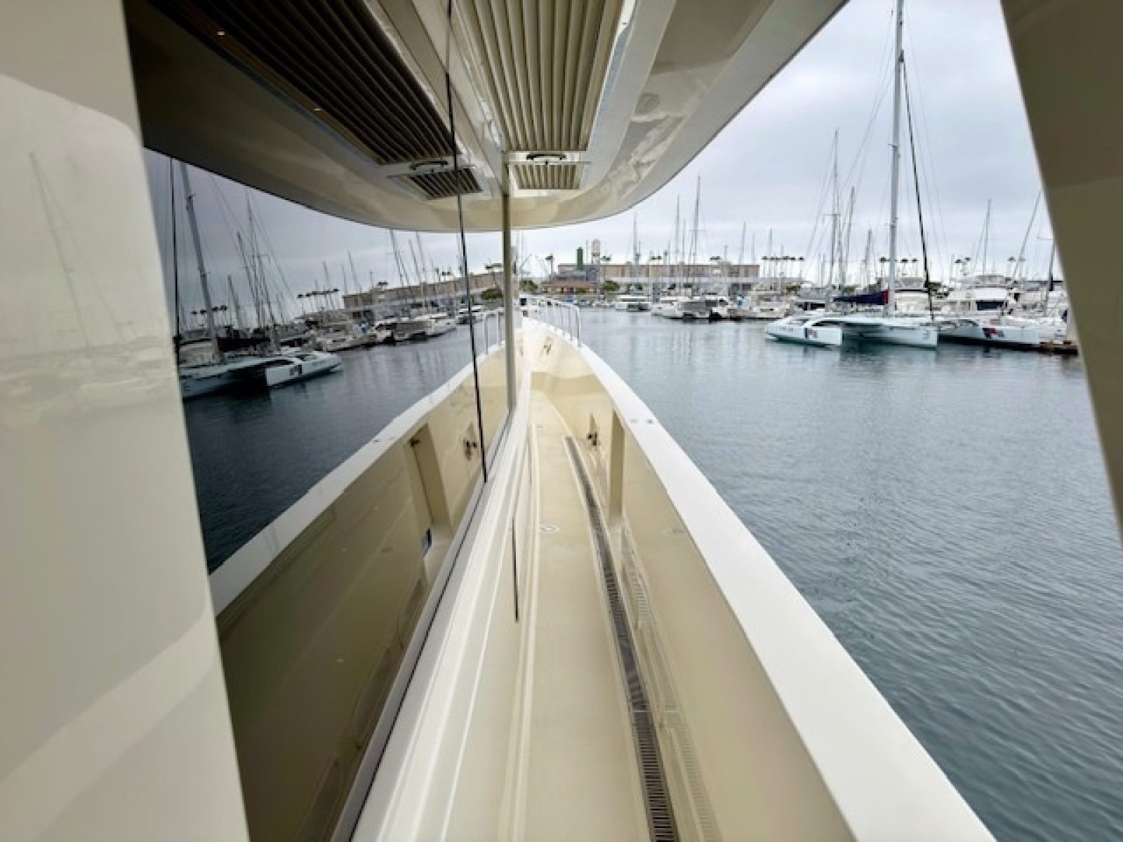 Walk-around side deck