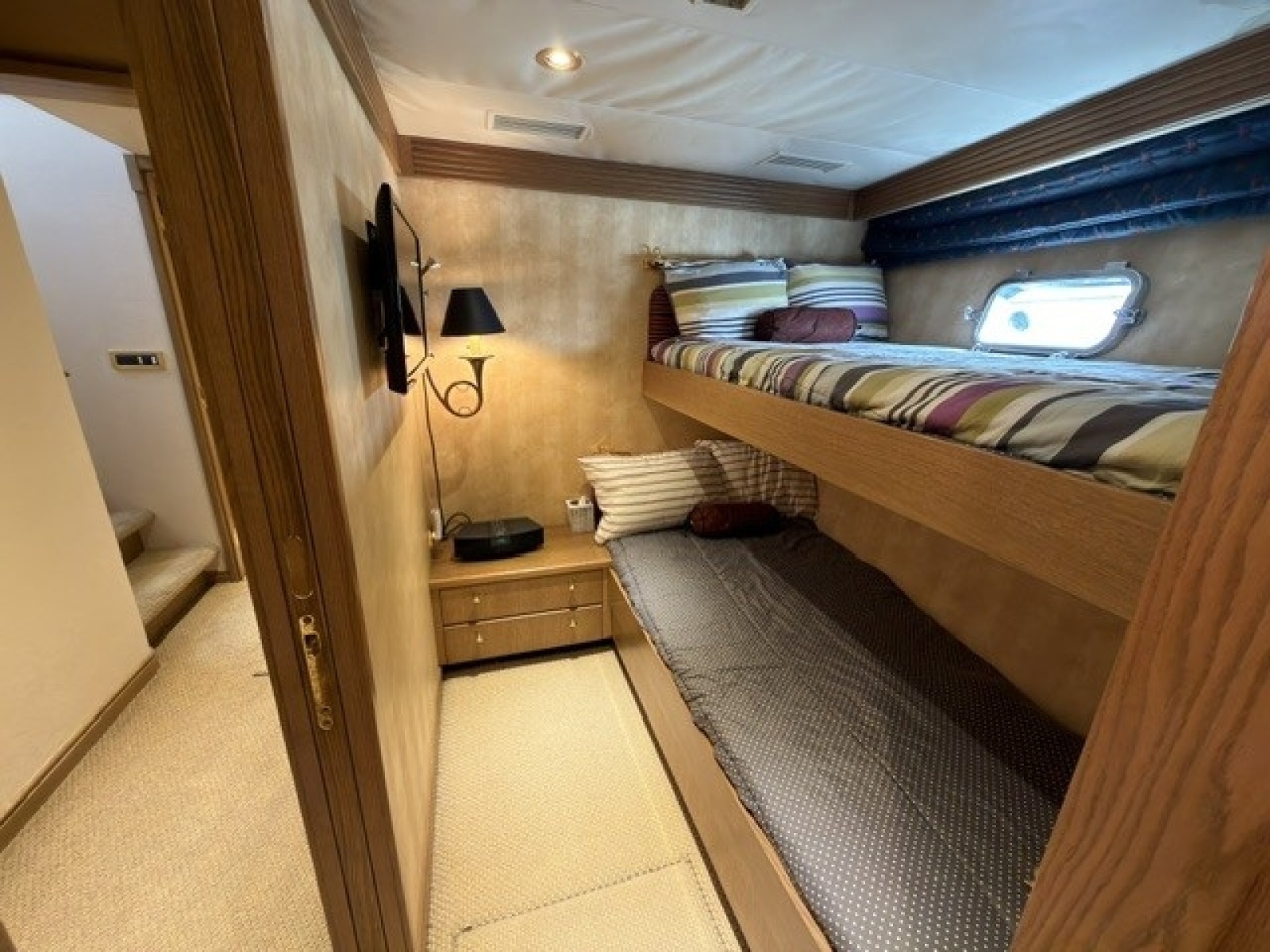 Guest upper/lower