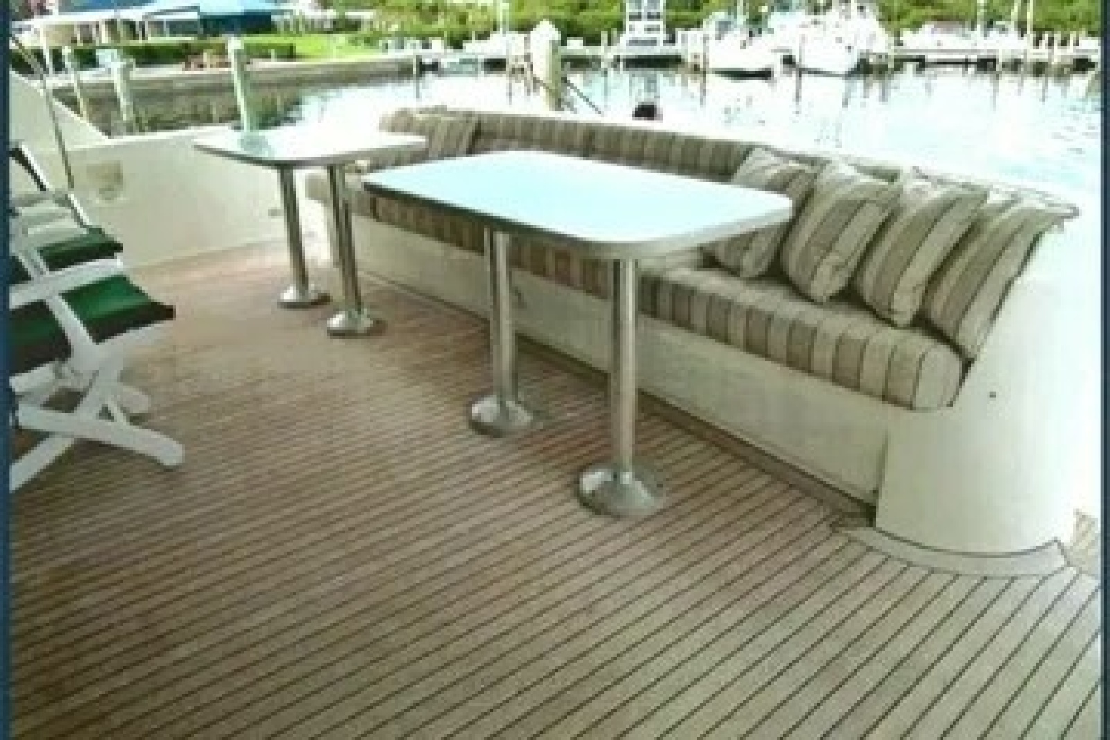 Aft deck seating