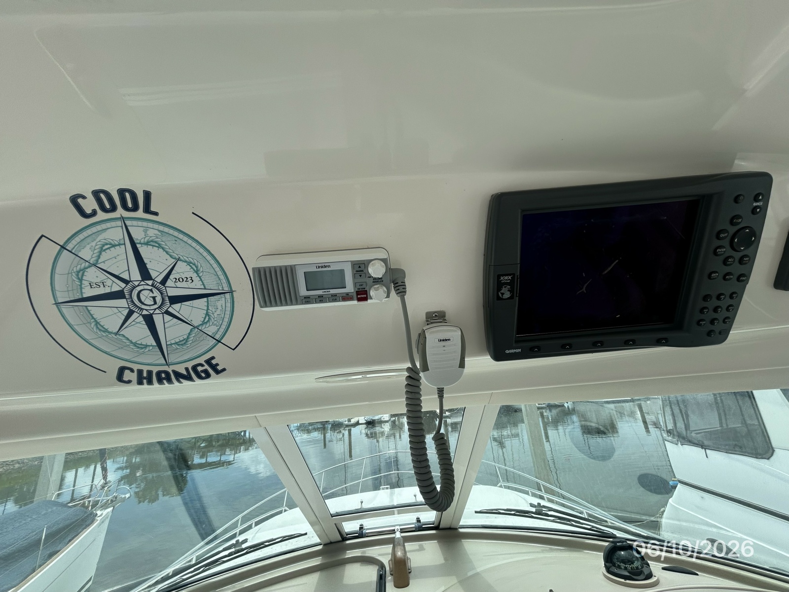 39' Sea Ray helm overhead electronics