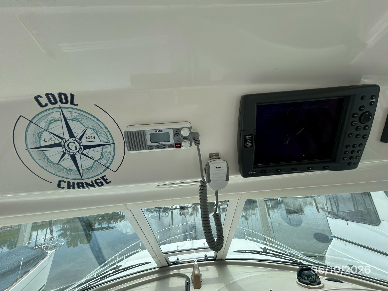 39' Sea Ray helm overhead electronics
