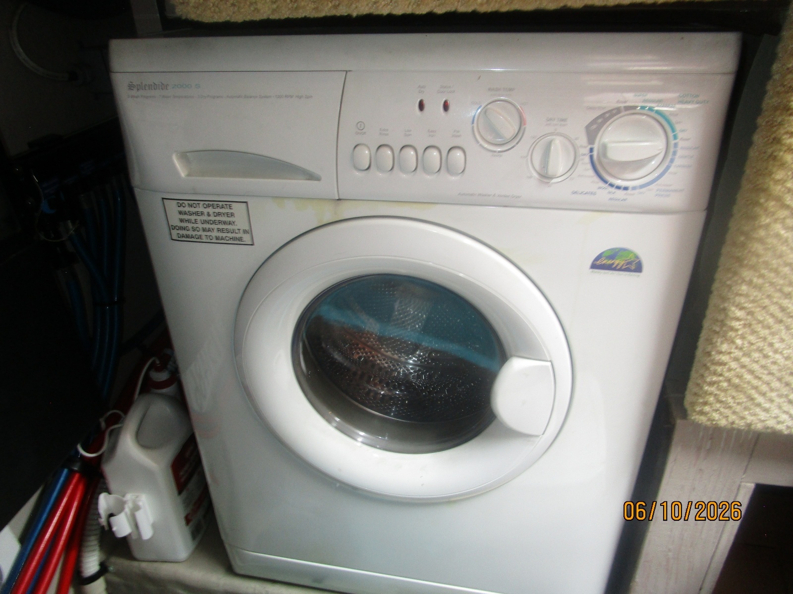 39' Sea Ray washer-dryer
