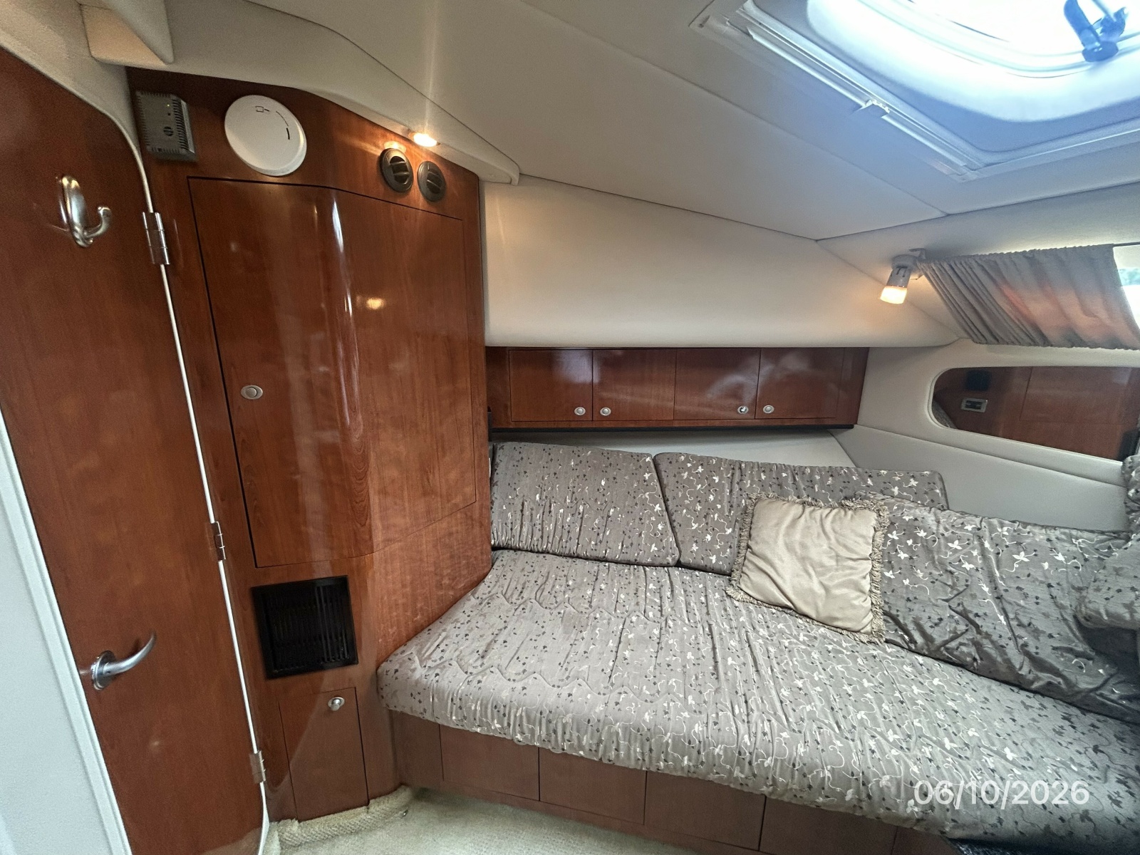 39' Sea Ray guest stateroom port