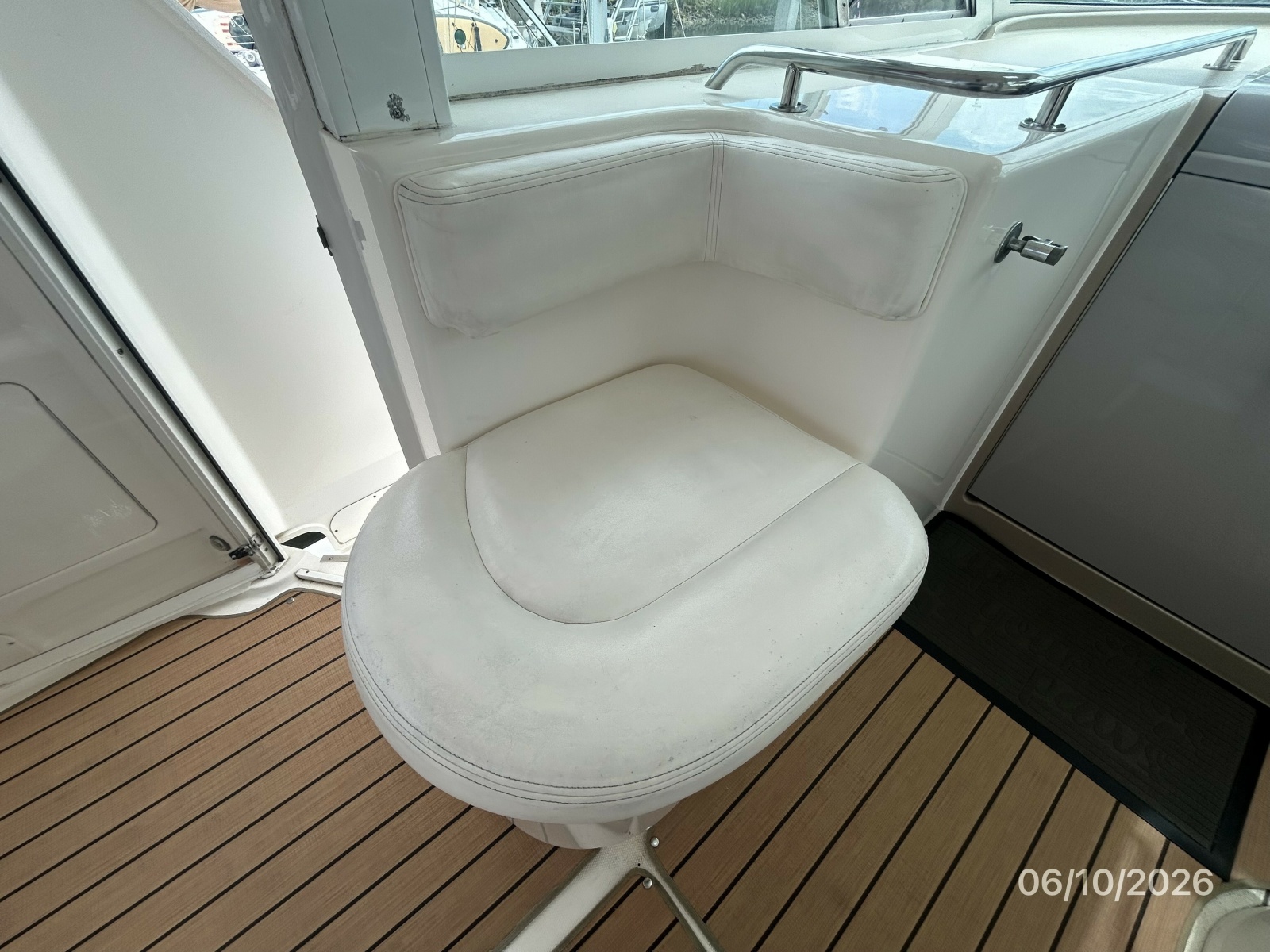 39' Sea Ray sundeck port seating