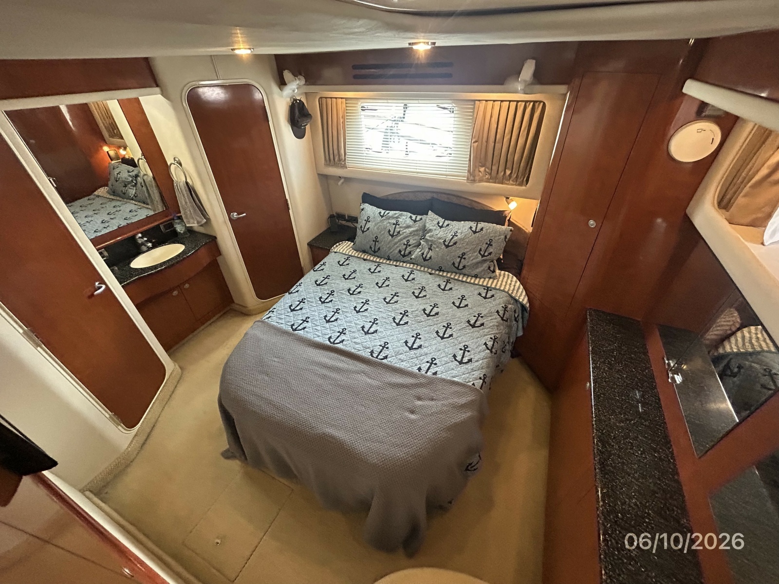 39' Sea Ray master stateroom