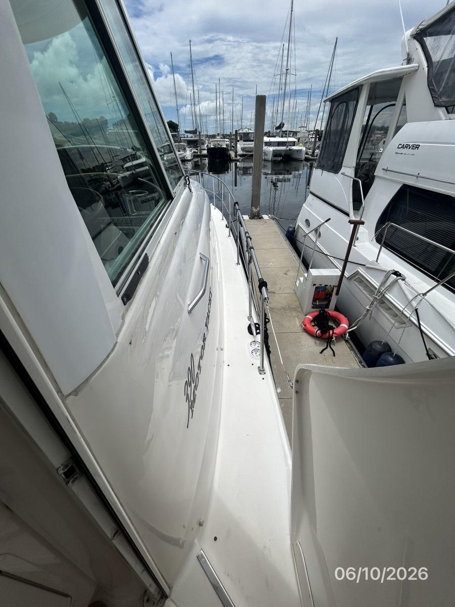 39' Sea Ray starboard side deck2